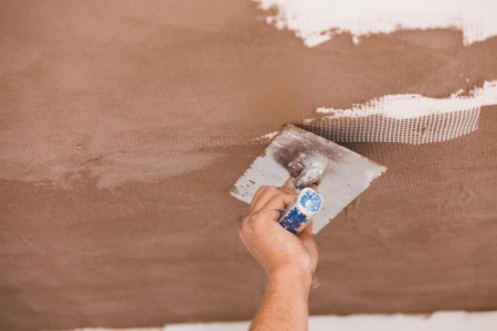 Mur ab&icirc;m&eacute; ou terne &agrave; Guipavas, quelle pr&eacute;paration avant la mise en peinture ?